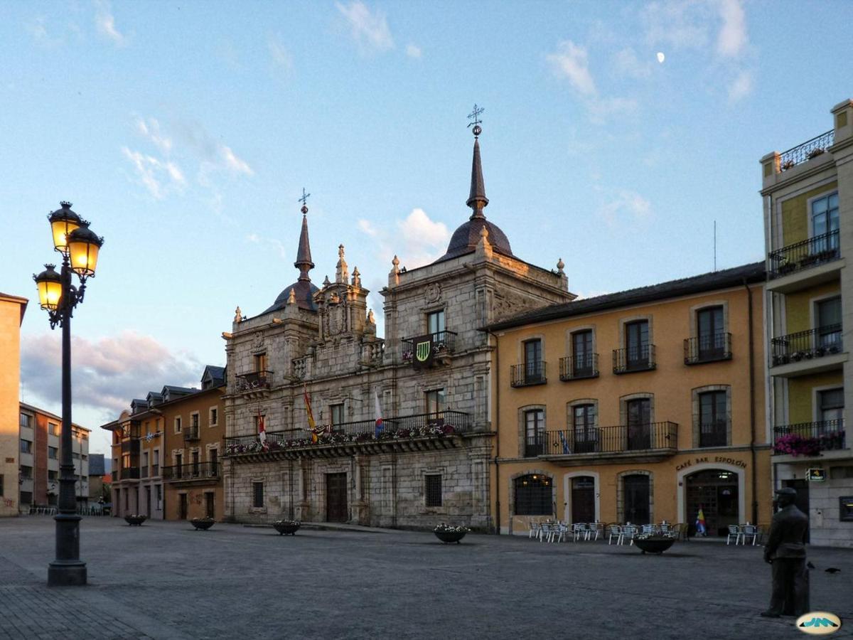 As Hoteles Ponferrada Columbrianos Luaran gambar