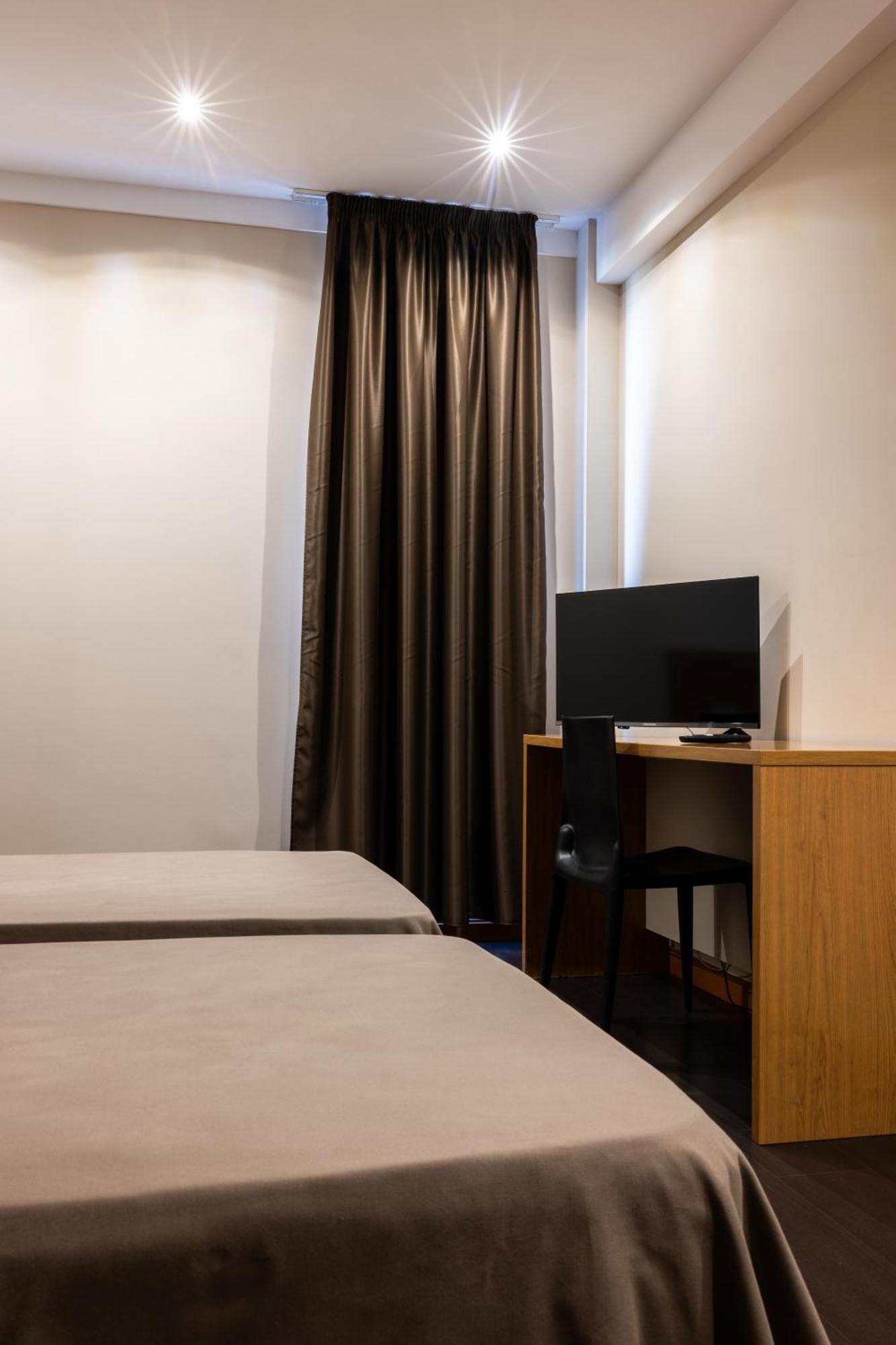 As Hoteles Ponferrada Columbrianos Luaran gambar