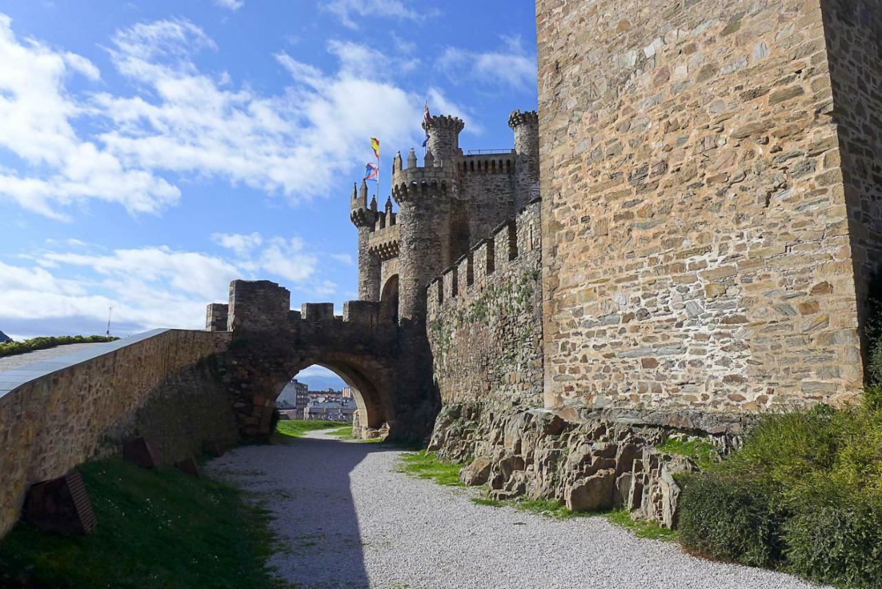 As Hoteles Ponferrada Columbrianos Luaran gambar